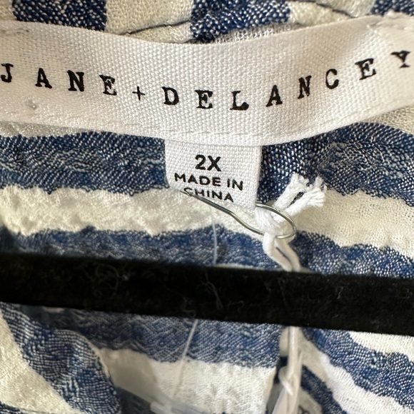 Blue and White Cuffed Sleeve Tunic with Mandarin Collar - Picture 7 of 11